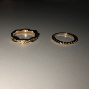 Set of gold rings
